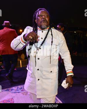 Miramar, États-Unis. 31 décembre 2023. MIRAMAR, FLORIDE - DÉCEMBRE 31 : Luciano, chanteur de Roots Reggae, joue en direct sur scène au concert de célébration du nouvel an 2024, organisé par le commissaire Maxwell B. Chambers de la ville de Miramar au Miramar Regional Park Amphitheater le 31 décembre 2023 à Miramar, Floride. (Photo de JL/Sipa USA) crédit : SIPA USA/Alamy Live News Banque D'Images