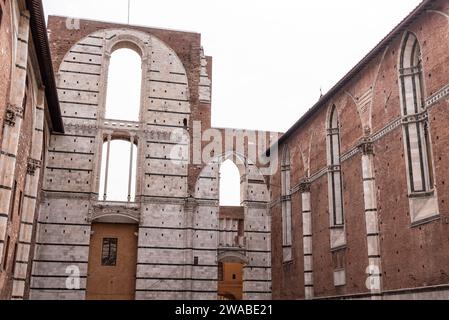 Transept inachevé de la cathédrale agrandie prévue à Sienne, en Italie Banque D'Images