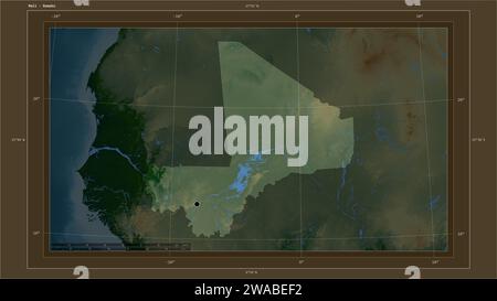 Mali mis en évidence sur une carte altimétrique en couleur avec la carte des lacs et des rivières avec le point de la capitale du pays, la grille cartographique, l'échelle de distance et le bord de la carte Banque D'Images