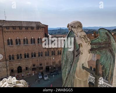 Vue sur Sienne depuis une fenêtre dans la cathédrale de Sienne, Italie Banque D'Images