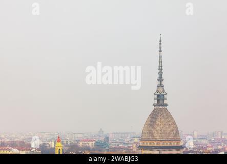 Vue de la Mole Antonelliana à Turin, Italie . Grande coupole symbole de Turin Banque D'Images