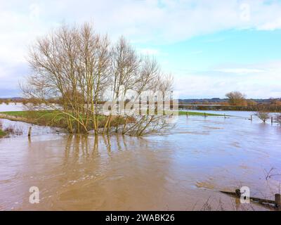 Les champs inondés dans la campagne de la vallée de Welland près de Corby, Northamptonshire, Angleterre, le 3 janvier 2024. Banque D'Images