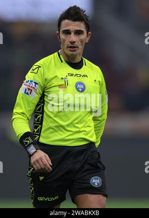 Milan, Italie. 2 janvier 2024. L'arbitre Alessandro Prontera regarde pendant le match de Coppa Italia à Giuseppe Meazza, Milan. Le crédit photo devrait se lire : Jonathan Moscrop/Sportimage crédit : Sportimage Ltd/Alamy Live News Banque D'Images