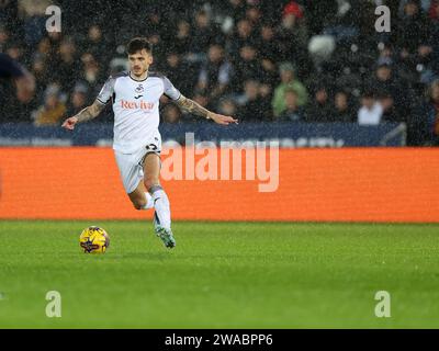 Swansea, Royaume-Uni. 01 janvier 2024. Jamie Paterson de Swansea City en action. Match de championnat EFL Skybet, Swansea City contre West Bromwich Albion au Swansea.com Stadium à Swansea, pays de Galles le jour du nouvel an, lundi 1 janvier 2024. Cette image ne peut être utilisée qu'à des fins éditoriales. Usage éditorial uniquement, photo par Andrew Orchard/Andrew Orchard photographie sportive/Alamy Live News crédit : Andrew Orchard photographie sportive/Alamy Live News Banque D'Images