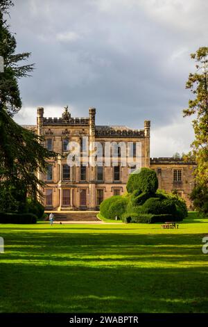 East Avenue Elvaston au château une demeure seigneuriale dans les motifs d'Elvaston Country Park, près de Derby Derbyshire, Angleterre, Royaume-Uni Banque D'Images