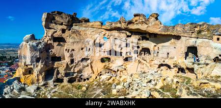 Vue de Cavusin dans la province de Nevsehir en Cappadoce, Turquie. Banque D'Images