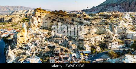 Vue de Cavusin dans la province de Nevsehir en Cappadoce, Turquie. Banque D'Images