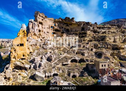 Vue de Cavusin dans la province de Nevsehir en Cappadoce, Turquie. Banque D'Images