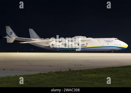 Leipzig - Allemagne, 8 avril 2018 : Mirya Antonov an 225 de l'Ukraine à l'aéroport de Leipzig Banque D'Images