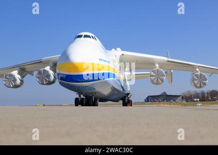 Leipzig - Allemagne, 8 avril 2018 : Mirya Antonov an 225 de l'Ukraine à l'aéroport de Leipzig Banque D'Images