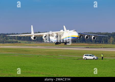 Leipzig - Allemagne, 8 avril 2018 : Mirya Antonov an 225 de l'Ukraine à l'aéroport de Leipzig Banque D'Images