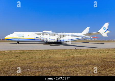 Leipzig - Allemagne, 8 avril 2018 : Mirya Antonov an 225 de l'Ukraine à l'aéroport de Leipzig Banque D'Images