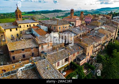 Vue aérienne de Torrita di Siena, une commune de la province de Sienne, Toscane, Italie Banque D'Images