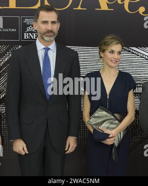 Madrid, États-Unis d ' Amérique. 12 mars 2015. MADRID, ESPAGNE - MARS 11 : le roi Felipe VI d'Espagne et la reine Letizia d'Espagne assistent à l'inauguration de l'exposition Teresa de Jesus à la Bibliothèque nationale le 11 mars 2015 à Madrid, Espagne. Personnes : le roi Felipe VI d'Espagne, la reine Letizia crédit : Storms Media Group/Alamy Live News Banque D'Images