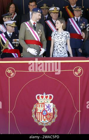 Madrid, États-Unis d ' Amérique. 23 mai 2015. MADRID, ESPAGNE - 22 MAI : le roi Felipe d'Espagne et la reine Letizia d'Espagne assistent à la cérémonie du drapeau de la Garde royale à la caserne militaire 'El Rey' le 22 mai 2015 à Madrid, Espagne personnes : le roi Felipe VI d'Espagne, la reine Letizia crédit : Storms Media Group/Alamy Live News Banque D'Images