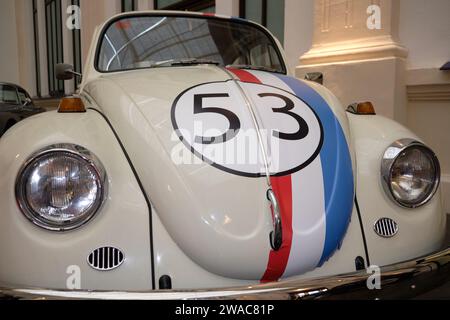 Volkswagen Beetle 'Herbie' au musée de l'automobile de Málaga, Espagne. Banque D'Images