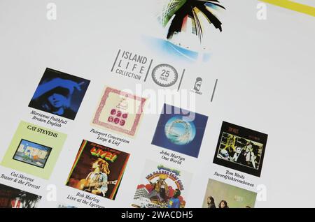 Viersen, Allemagne - mai 9. 2023 : gros plan de la pochette de l'album vinyle avec la collection de la société Island Life Banque D'Images