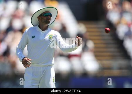 CAPE TOWN, AFRIQUE DU SUD - 03 JANVIER : Keshav Maharaj d'Afrique du Sud pendant le jour 1 du 2e Test Match entre l'Afrique du Sud et l'Inde au Newlands Cricket Ground le 03 janvier 2024 à Cape Town, Afrique du Sud. Photo de Shaun Roy/Alamy Live News Banque D'Images