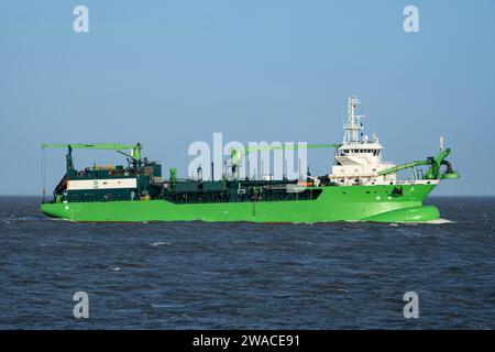 DEME traîneau à trémie aspirante traînante Meuse River sur la rivière Elbe Banque D'Images