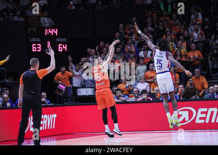 Valencia, Espagne. 03 janvier 2024. # 16 Jovic Stefan (Valencia basket) pendant Valencia basket vs Anadolu Efes Istanbul, match de basket Euroleague à Valence, Espagne, janvier 03 2024 crédit : Agence photo indépendante/Alamy Live News Banque D'Images