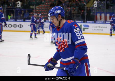 Saint-Pétersbourg, Russie. 03 janvier 2024. Joueur du SKA Hockey Club, Valentin Zykov (90) vu en action lors de la Ligue de hockey Kontinental, saison régulière KHL 2023 - 2024 entre SKA Saint-Pétersbourg et Vityaz région de Moscou au Palais des sports de glace. Score final ; SKA Saint-Pétersbourg 6:1 Vityaz région de Moscou. Crédit : SOPA Images Limited/Alamy Live News Banque D'Images