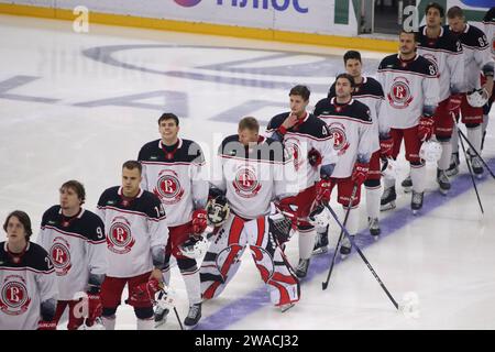 Saint-Pétersbourg, Russie. 03 janvier 2024. Joueurs du club de hockey Vityaz vus en action pendant la Ligue de hockey Kontinental, saison régulière KHL 2023 - 2024 entre SKA Saint-Pétersbourg et Vityaz Moscou région au Palais des sports de glace. Score final ; SKA Saint-Pétersbourg 6:1 Vityaz région de Moscou. Crédit : SOPA Images Limited/Alamy Live News Banque D'Images