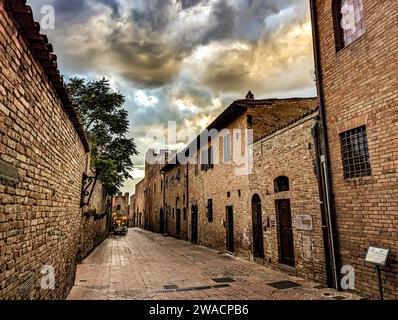 Via Giovanni Boccaccio dans la petite ville de Certaldo en Toscane, Italie Banque D'Images