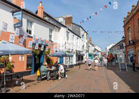 Sidmouth Dorset, The Anchor Inn maison publique servant des bières et de la nourriture dans Old Fore Street centre-ville de Sidmouth, Angleterre, Royaume-Uni, 2023 Banque D'Images