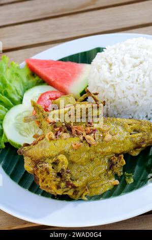 Nasi Bebek Bumbu Madura ou riz au canard épicé Madurese Banque D'Images