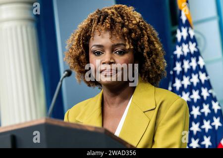 Washington, États-Unis. 03 janvier 2024. Karine Jean-Pierre, attachée de presse de la Maison Blanche, prenant la parole lors d'un point de presse dans la salle de presse de la Maison Blanche. Crédit : SOPA Images Limited/Alamy Live News Banque D'Images