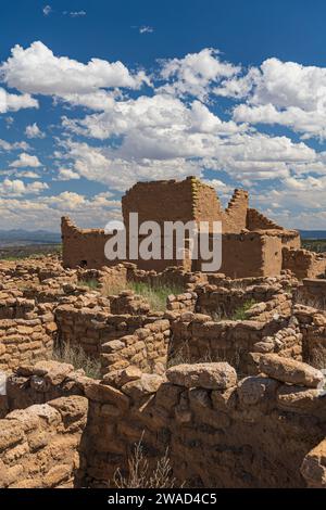 États-Unis, Nouveau-Mexique, Espanola, Puye Cliffs, ruines de Puye Cliff Dwellings le jour ensoleillé Banque D'Images