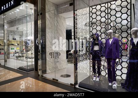 SINGAPOUR - 05 NOVEMBRE 2023 : vitrine Philipp plein dans les Shoppes de Marina Bay Sands. Banque D'Images