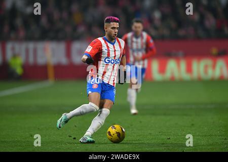 Girona, ESP. 03 janvier 2024. GIRONA FC-ATLÉTICO DE MADRID 03 janvier 2024 Yan Couto (20) de Girona FC lors du match entre Girona FC et AT. De Madrid correspondant à la dix-neuvième journée de la Liga EA Sports au stade municipal de Montilivi à Gérone, Espagne. Crédit : Rosdemora/Alamy Live News Banque D'Images