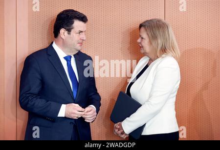 Hubertus Heil, ministre fédéral du travail et des Affaires sociales et ministre fédérale de l'intérieur Nancy Faeser s'expriment devant le début du Banque D'Images