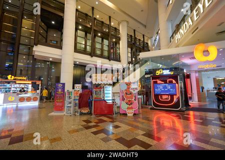 KUALA LUMPUR, MALAISIE - 26 MAI 2023 : vue intérieure de Berjaya Times Square Kuala Lumpur. Banque D'Images