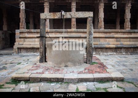 Bien à l'intérieur du temple Airavatesvara situé dans la ville de Darasuram à Kumbakonam, en Inde. Banque D'Images