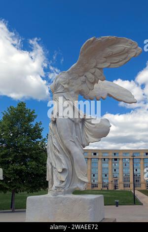 Sculpture de la victoire de Samothrace dans le quartier Antigone, place de l'Europe. Copie de la statue du musée du Louvre. Montpellier, Occitanie, France Banque D'Images