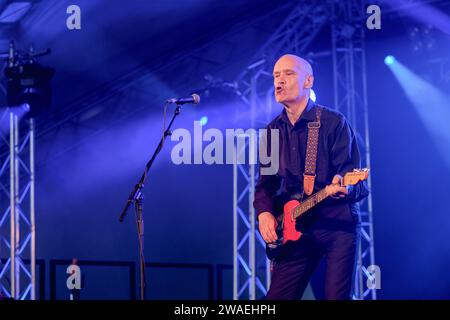 Wilko Johnson se produisant au Cornbury Festival, Great TEW Estate, Oxford, Angleterre, juillet 8, 2016 Banque D'Images