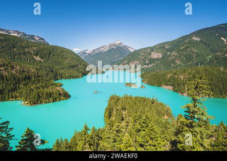 Une vue panoramique sur le lac Diablo, WA par une journée ensoleillée Banque D'Images