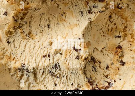 crème glacée de liqueur de café avec des morceaux de chocolat fond, texture, vue de dessus Banque D'Images