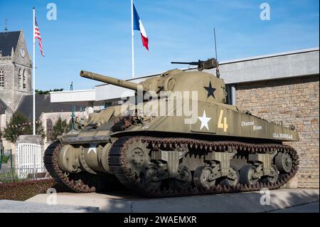 Vue de face en perspective du célèbre char moyen américain M4 Sherman de la Seconde Guerre mondiale Banque D'Images