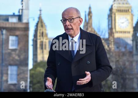 Londres, Angleterre, Royaume-Uni. 4 janvier 2024. Pat MCFADDEN, coordonnateur de campagne nationale du Labour, est vu pendant la ronde de radiodiffusion matinale à Westminster. (Image de crédit : © Thomas Krych/ZUMA Press Wire) USAGE ÉDITORIAL SEULEMENT! Non destiné à UN USAGE commercial ! Banque D'Images