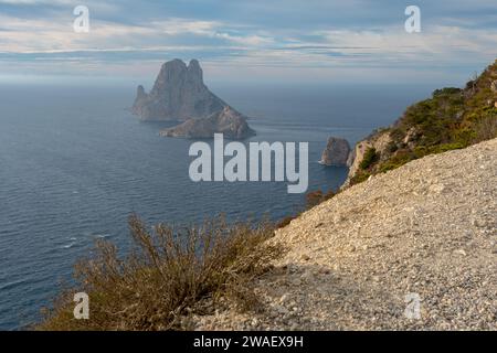 Île es Vedrá en début de matinée et en fin d'après-midi, Ibiza Banque D'Images