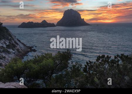 Île es Vedrá en début de matinée et en fin d'après-midi, Ibiza - O. Banque D'Images