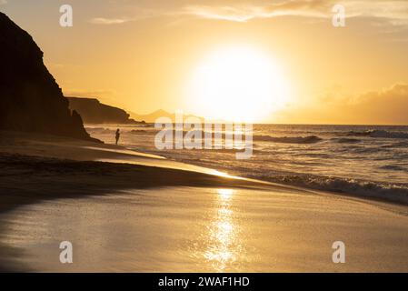 Vue du coucher de soleil sur la plage de la Pared à Fuerteventura Banque D'Images