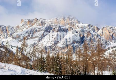 Le splendide groupe Tofane à Cortina d'Ampezzo dans les Dolomites de Belluno Banque D'Images