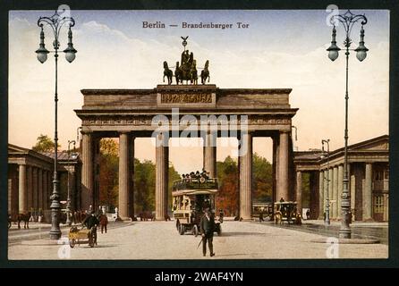 Europa, Deutschland, Berlin, Brandenburger Tor, Postkarte, wahrscheinlich herausgegeben zwischen 1900 und 1920er Jahre, Kunstverlag Paul Schnabel, Berlin , Rechte werden nicht vertreten . / Europe, Allemagne, Berlin, porte de Brandebourg, carte postale, probablement publié entre 1900 et 1920 , par la maison d'édition Paul Schnabel, Berlin , il n'y a pas de droits . Banque D'Images