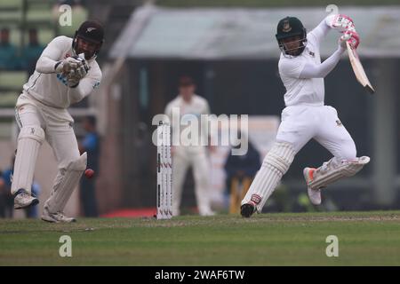 Le batteur bangladais Mushfiqur Rahim bat lors du 2e Test Day 4 du Bangladesh-Nouvelle-Zélande au Sher-e-Bangla National Cricket Stadium, Mirpur, Dhaka, Bang Banque D'Images