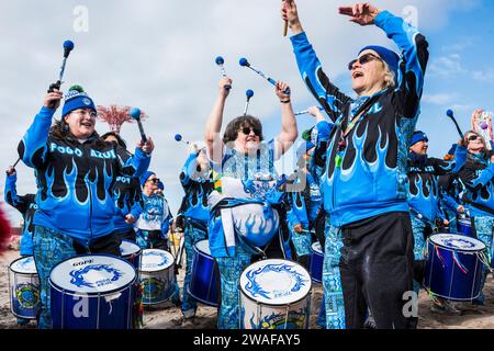 Brooklyn, New York - 1 janvier 2024 : Fogo Azul, Coney Island Polar Bear Plunge Banque D'Images