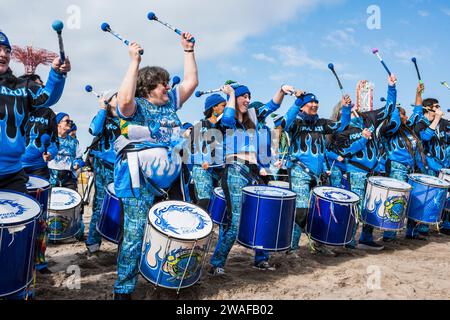 Brooklyn, New York - 1 janvier 2024 : Fogo Azul, Coney Island Polar Bear Plunge Banque D'Images